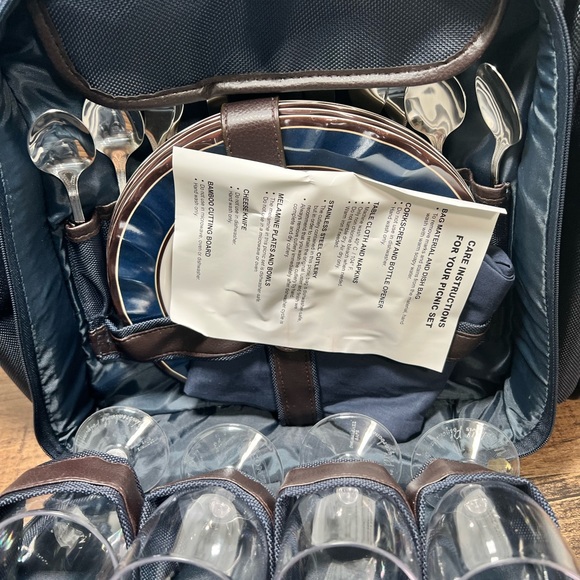 Pendleton, NEW PICNIC BACKPACK FULLY LOADED - Picture 7 of 14